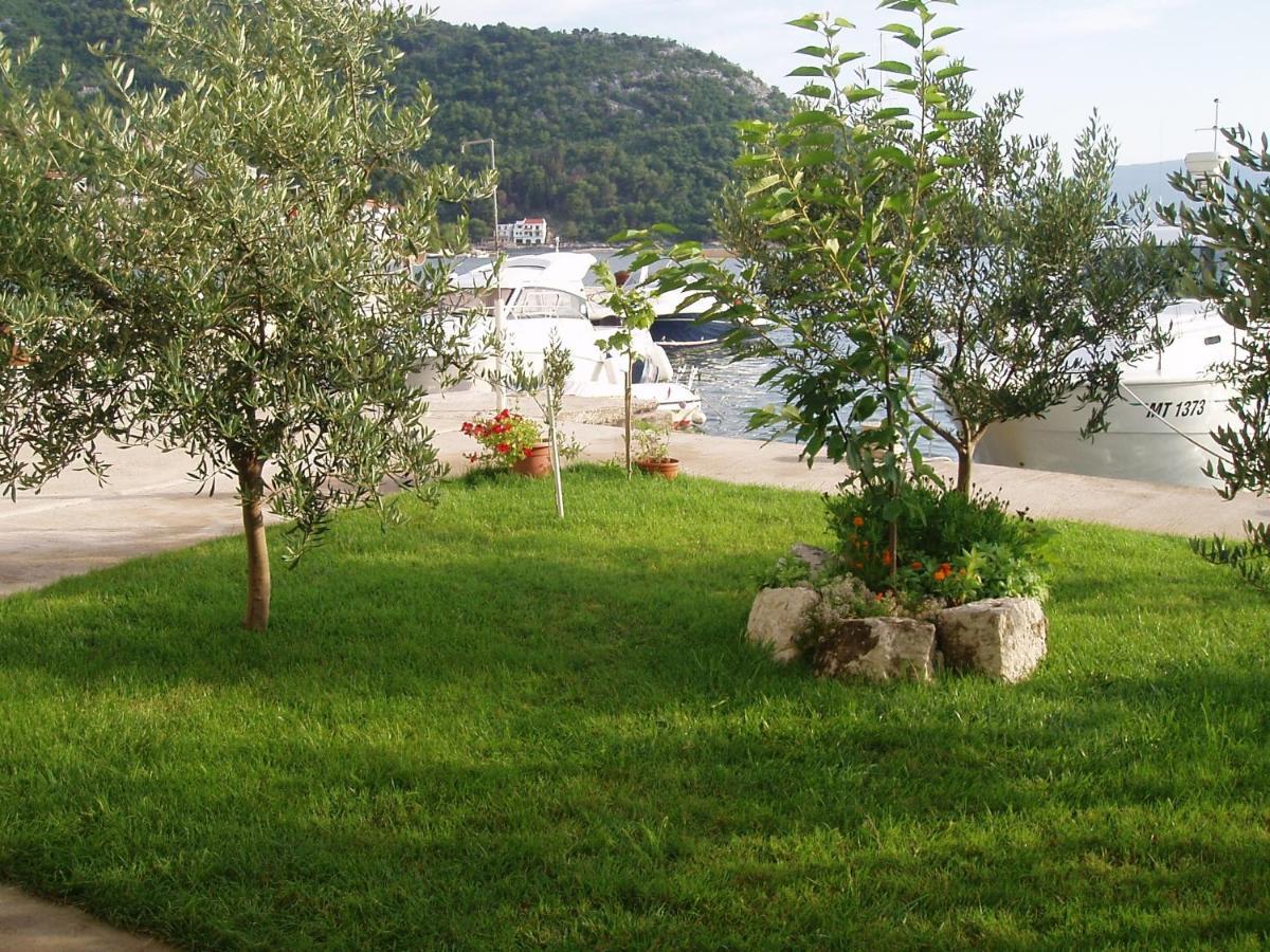 Apartments By The Sea Blace, Neretva Delta - Usce Neretve - 16068 Exterior foto